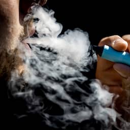 Onderzoek toont aan dat jongeren 'alarmerend' vaak 's nachts vapen